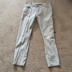 Oakley Men's Slim Straight Fit Chinos